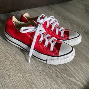 Women Converse (Size: 6)